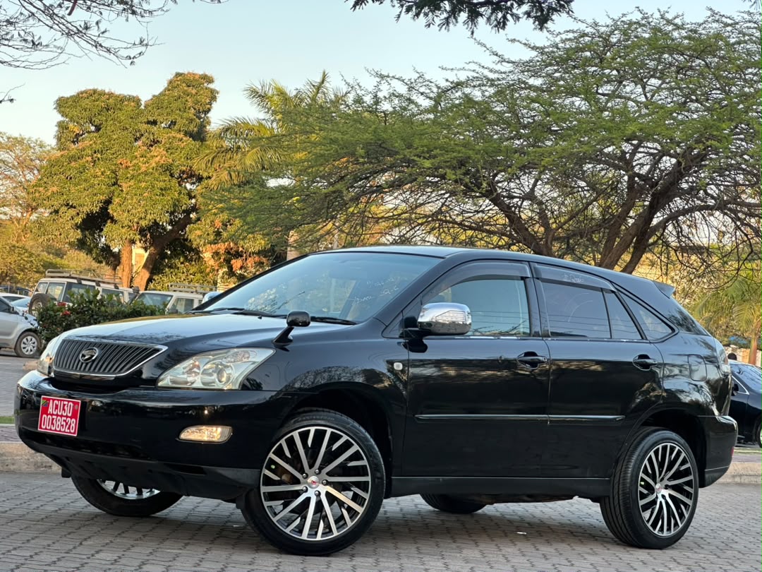 TOYOTA HARRIER thumbnail 3
